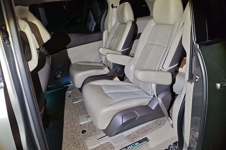 别克GL8 2013款 3.0L XT豪华商务旗舰版中控内饰7004