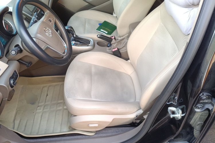 别克 英朗 2013款 GT 1.6L 自动时尚版中控内饰19