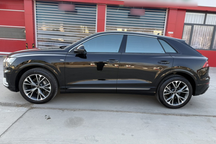 奥迪Q8 2022款 55 TFSI 豪华动感型车身外观6003