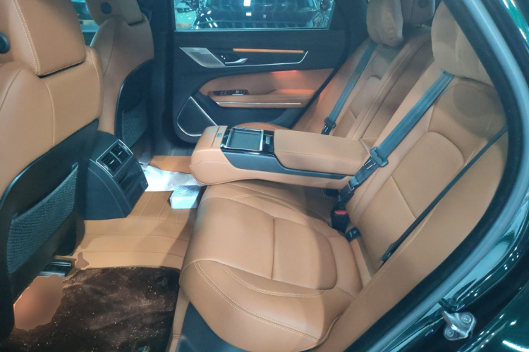 捷豹XFL 2023款 XFL 2.0T P250 两驱精英运动鎏金版中控内饰21