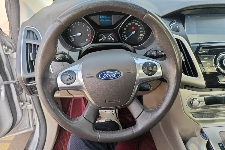 福特 福克斯 2012款 三厢 1.6L 自动风尚型局部细节13