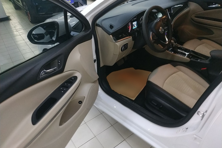 别克 威朗 2019款 三厢 15S 自动领先型中控内饰20