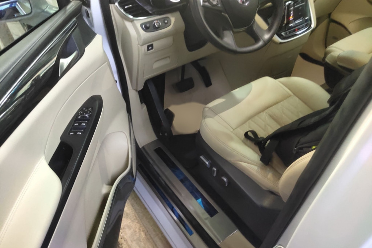 别克GL8 2022款 ES陆尊 653T 旗舰型中控内饰7002