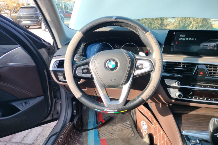 宝马5系 2019款 530Li 领先型 豪华套装中控内饰13