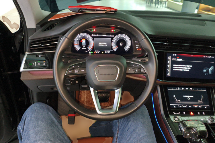 奥迪Q7 2021款 45 TFSI quattro S line运动型中控内饰13
