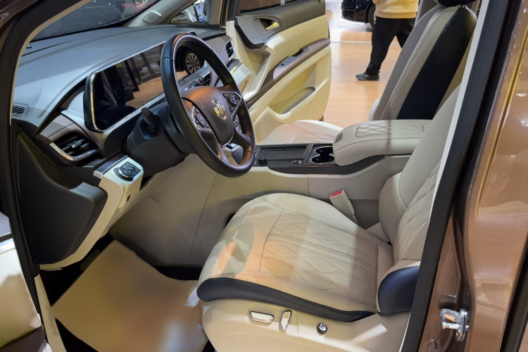 别克GL8 2020款 陆上公务舱 652T 豪华型局部细节19