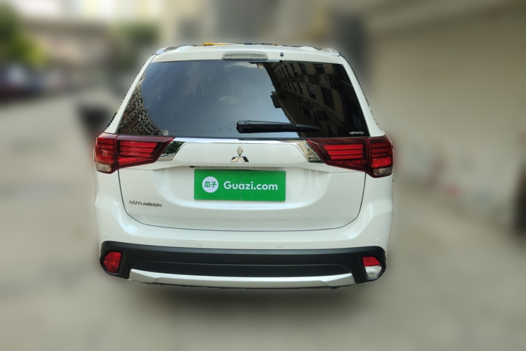 三菱 欧蓝德(进口) 2016款 2.4L 四驱精英版 5座车身外观6004