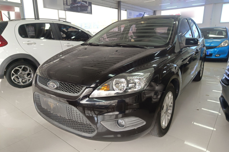 福特 福克斯 2013款 两厢经典 1.8L 手动基本型车身外观1