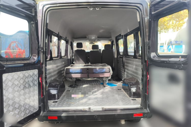 东风御风 御风 2023款 V9+ 2.0T 自动前驱多功能中轴中顶7/8/9座中控内饰23