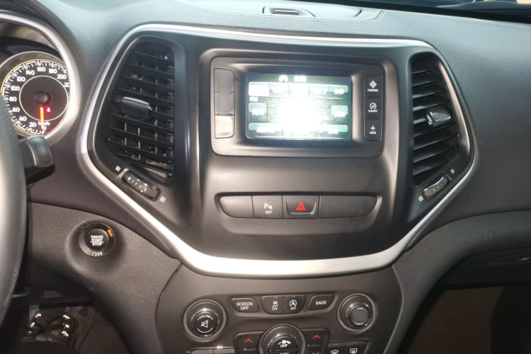 Jeep 自由光 2016款 2.4L 领先版局部细节16