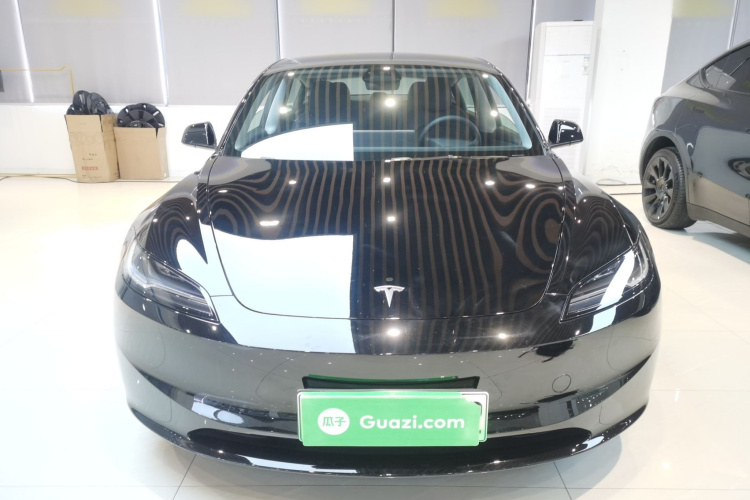 特斯拉 Model 3 2023款 长续航全轮驱动版车身外观2