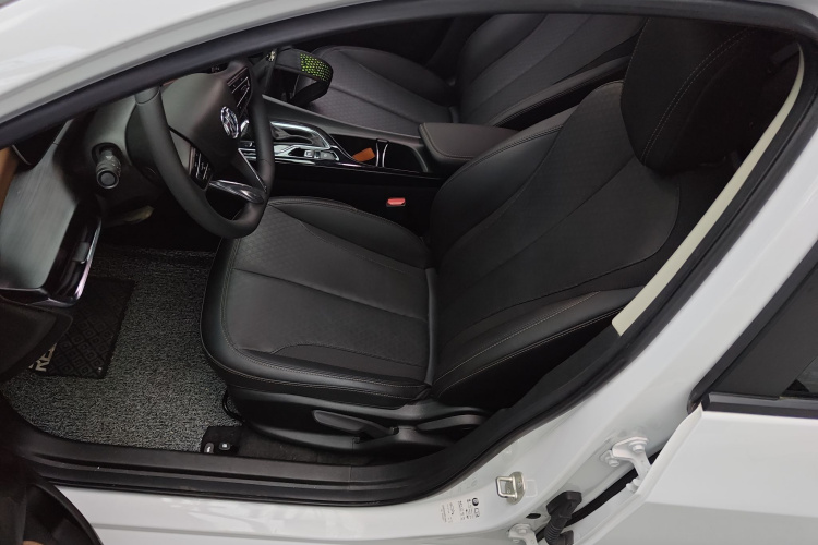 别克 威朗 2022款 Pro 533T 乐享版中控内饰19