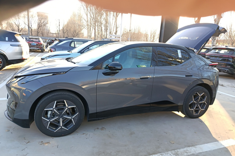 领克Z20 2025款 530km 后驱Max车身外观4