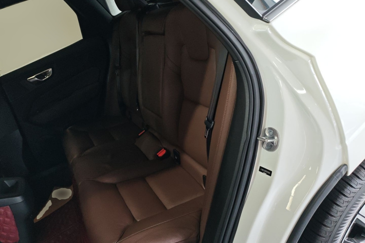 沃尔沃XC60 2023款 B5 四驱智远豪华版中控内饰7004