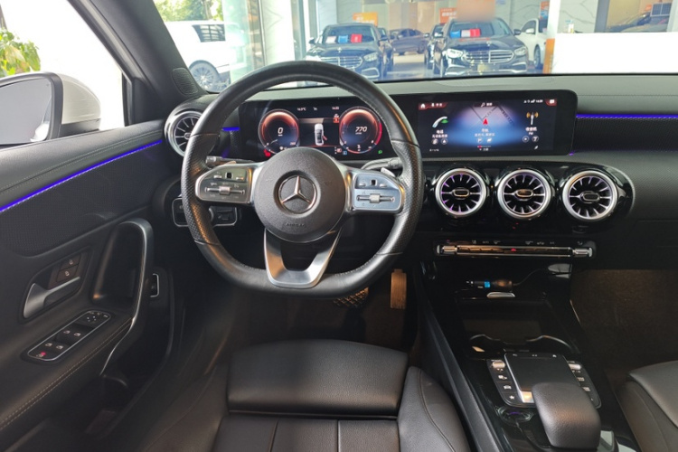 奔驰A级 2022款 改款 A 200 L 运动轿车时尚型中控内饰7004