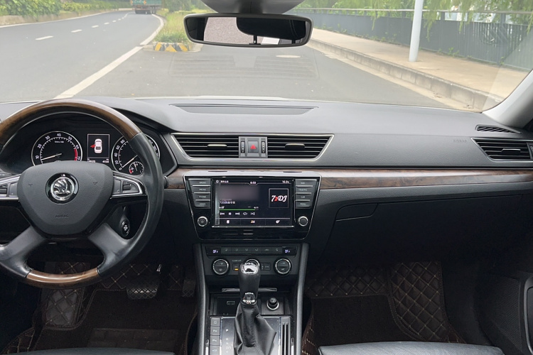 斯柯达 速派 2016款 TSI380 DSG尊行版局部细节16