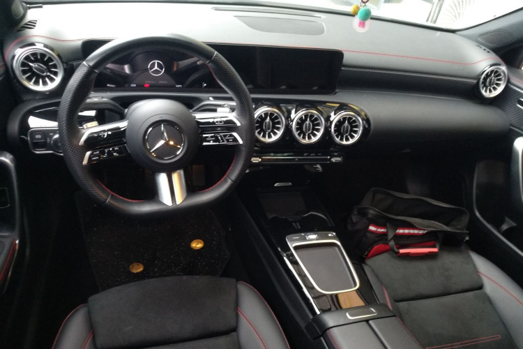 奔驰A级 2024款 改款 A 200 L 时尚型中控内饰7002