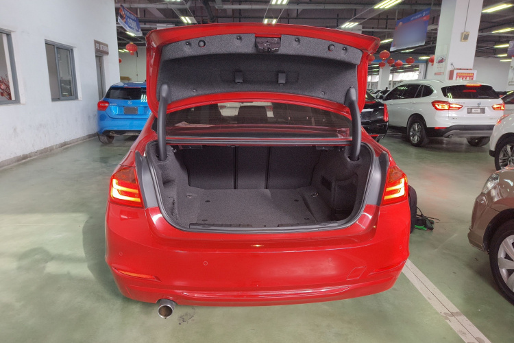 宝马3系 2014款 320i 时尚型局部细节23