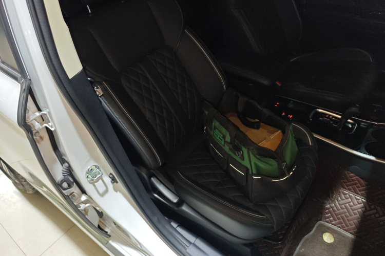 三菱 欧蓝德 2021款 改款 2.0L 两驱畅享版 5座局部细节41