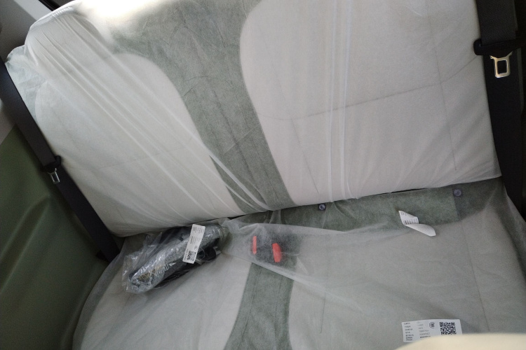 吉利银河 2025款 210km 熊猫骑士中控内饰21