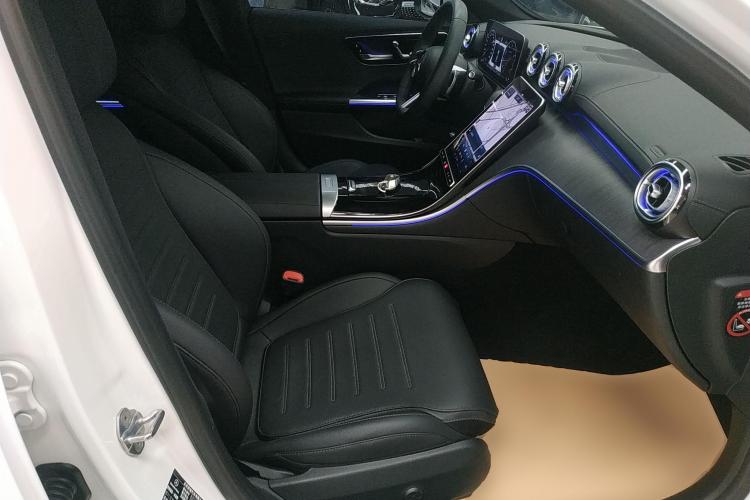 奔驰C级 2023款 C 260 L 运动版局部细节41