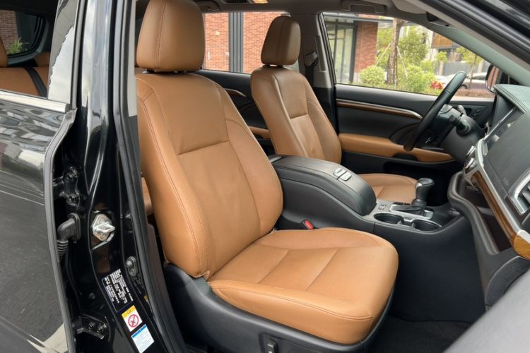 丰田 汉兰达 2020款 2.0T 四驱百万纪念版 7座局部细节41