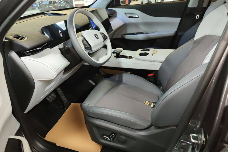 长安UNI-Z 2025款 1.5T 豪华型中控内饰19