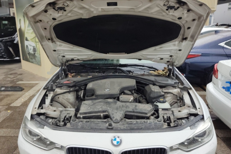 宝马3系 2014款 320i 时尚型机舱底盘24