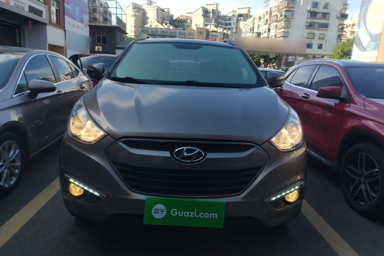 北京现代ix35 2012款 2.0L 自动两驱精英版GLS车身外观2