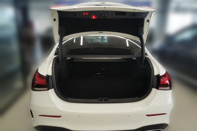 奔驰A级 2020款 改款 A 200 L 运动轿车时尚型中控内饰23