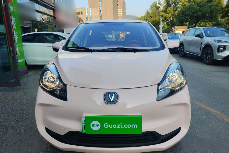 长安欧尚 奔奔E-Star 2021款 国民版 多彩款 磷酸铁锂（31.86kWh）车身外观2