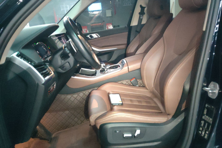 宝马X5(进口) 2021款 xDrive40i M运动套装中控内饰19