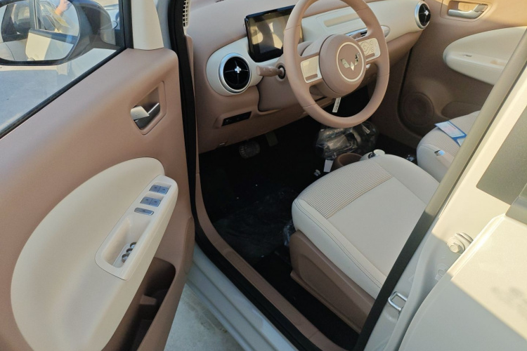 五菱汽车 宏光MINIEV 2025款 四门版 进阶款中控内饰7003