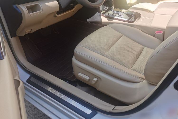 丰田 凯美瑞 2015款 2.0G 领先版中控内饰7005