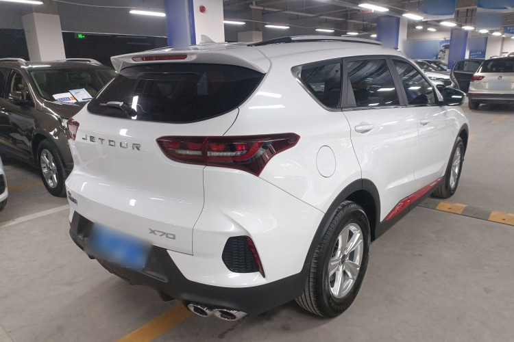 捷途X70 2023款 1.5T 手动超越版 7座车身外观7