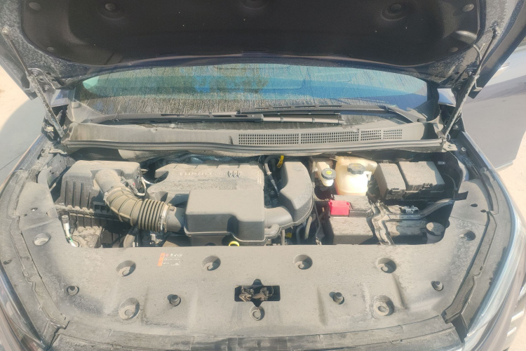 别克GL8 2025款 陆尊 尊享版机舱底盘24