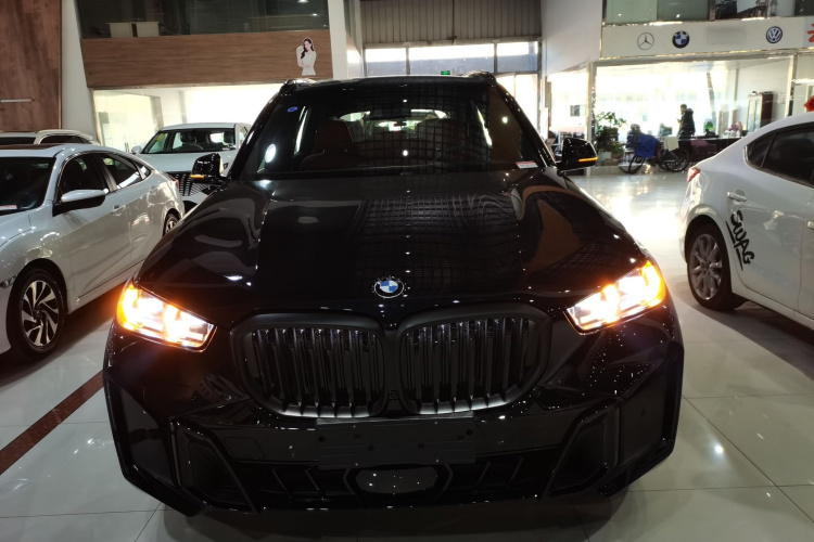 宝马X5 2025款 xDrive 40Li M运动曜夜套装车身外观2