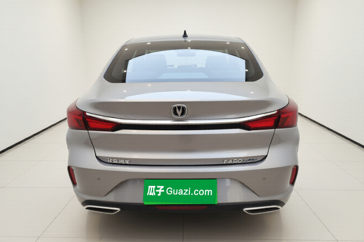 长安 逸动 2020款 PLUS 1.6L GDI 手动豪华型车身外观6