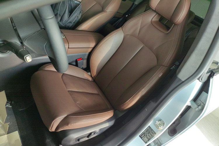 零跑汽车 零跑C01 2023款 630四驱性能版中控内饰19