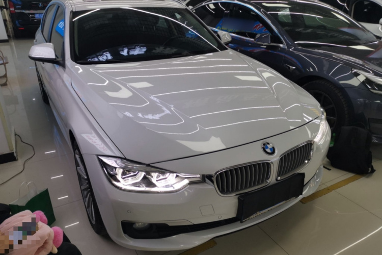 宝马3系 2019款 320Li 时尚型车身外观3