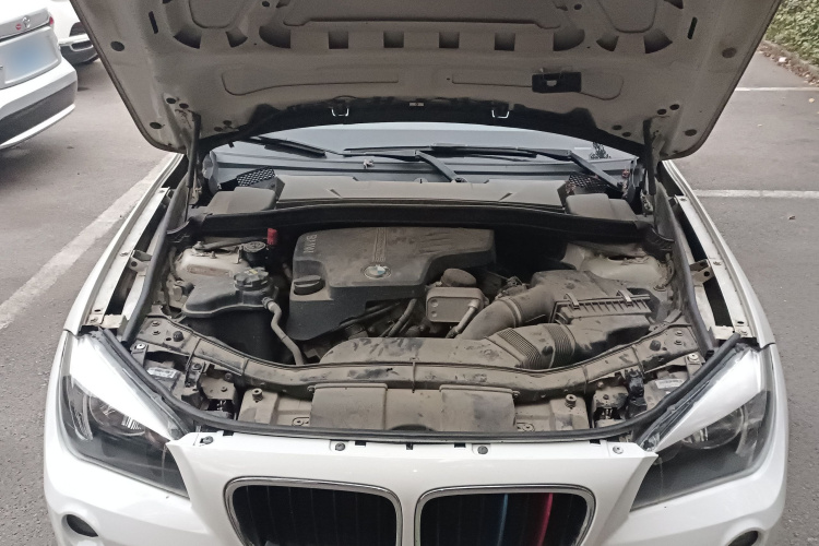 宝马X1 2015款 sDrive18i 时尚晋级版机舱底盘24