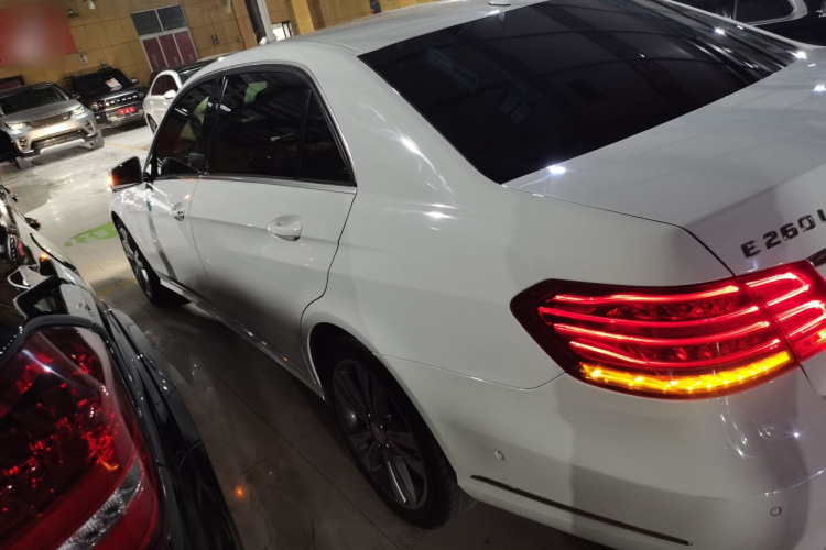 奔驰E级 2014款 E 260 L 运动型车身外观4