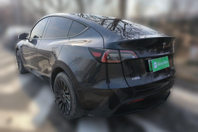 特斯拉 Model Y 2024款 后轮驱动版车身外观5