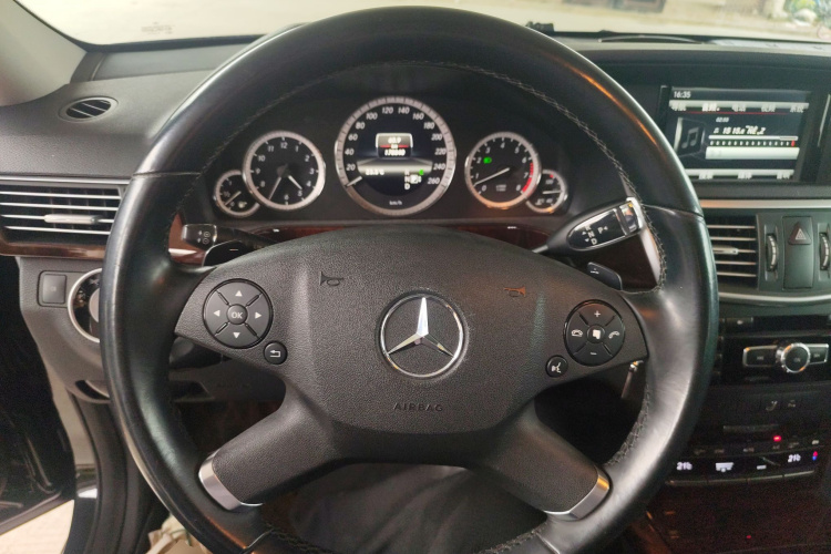 奔驰E级 2013款 E 300 L 优雅型中控内饰13