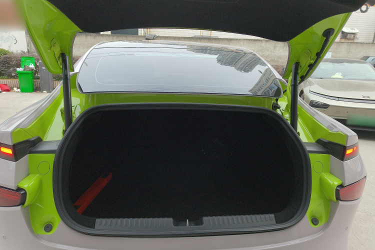 小鹏P7 2021款 670E鹏翼版机舱底盘23