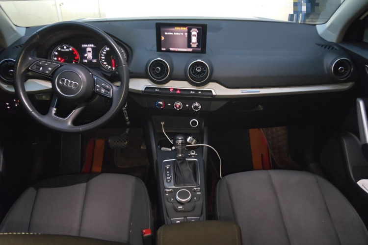奥迪Q2L 2020款 35 TFSI 进取动感型中控内饰12