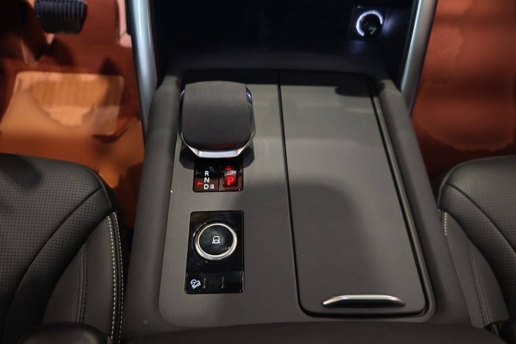 路虎 发现 2023款 300PS S局部细节18