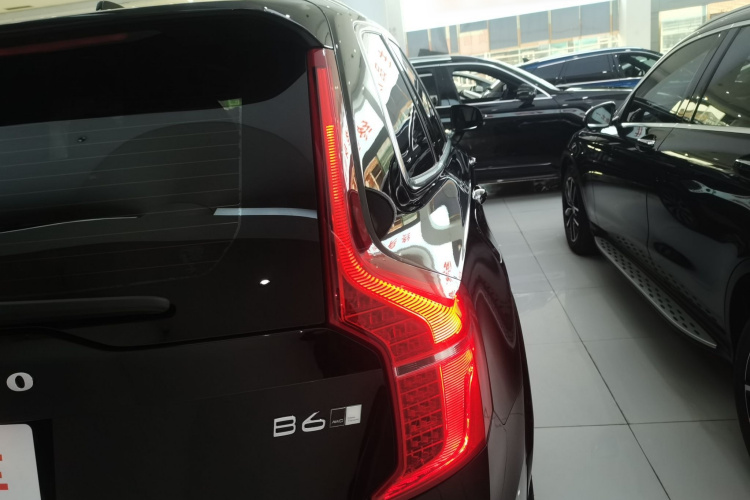 沃尔沃XC90 2023款 B6 智雅豪华版 7座车身外观6006