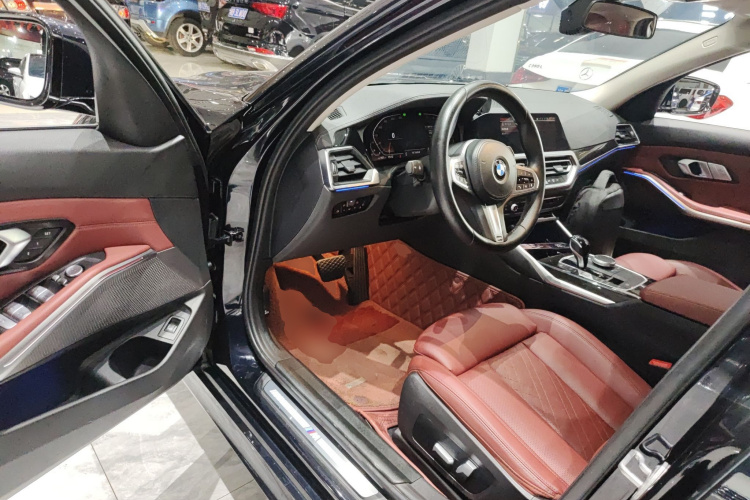 宝马3系 2022款 改款 325Li M运动套装中控内饰7003