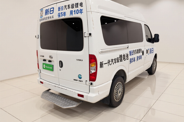 上汽大通MAXUS 新途V80 2021款 2.0T AMT经典傲运通短轴中顶5/6座车身外观7